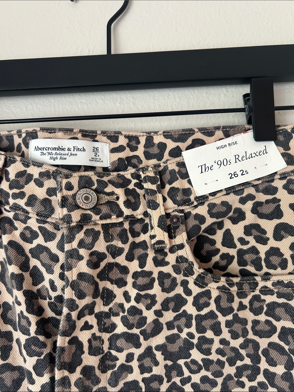 Abercrombie & Fitch The 90’s Relaxed Animal Print Denim Size 26S - Picture 2 of 6
